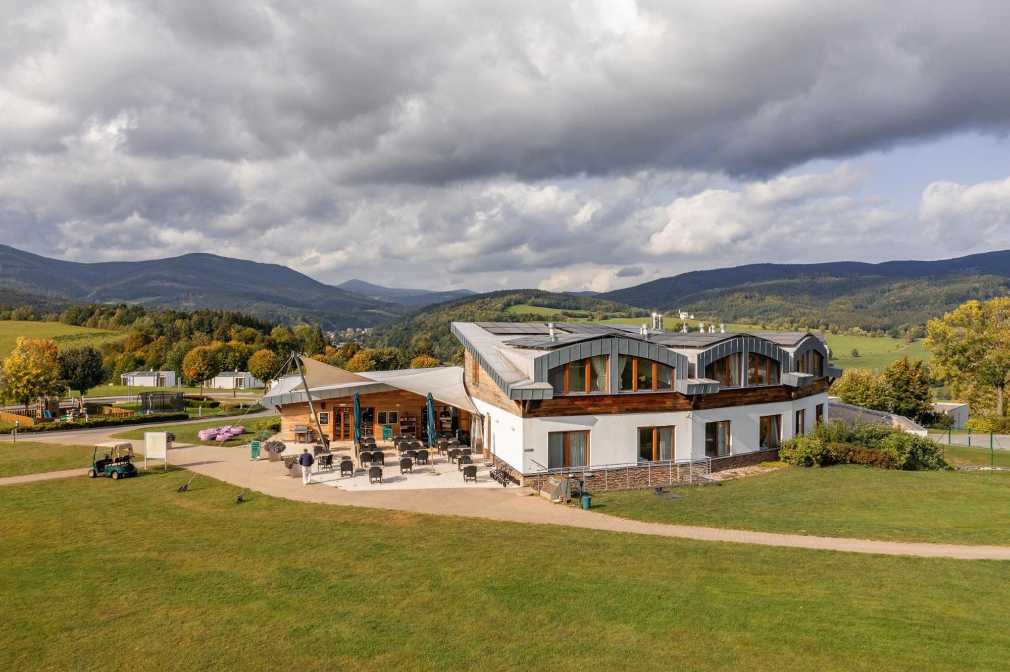 Grund Resort Golf And Ski Младе-Буки Экстерьер фото