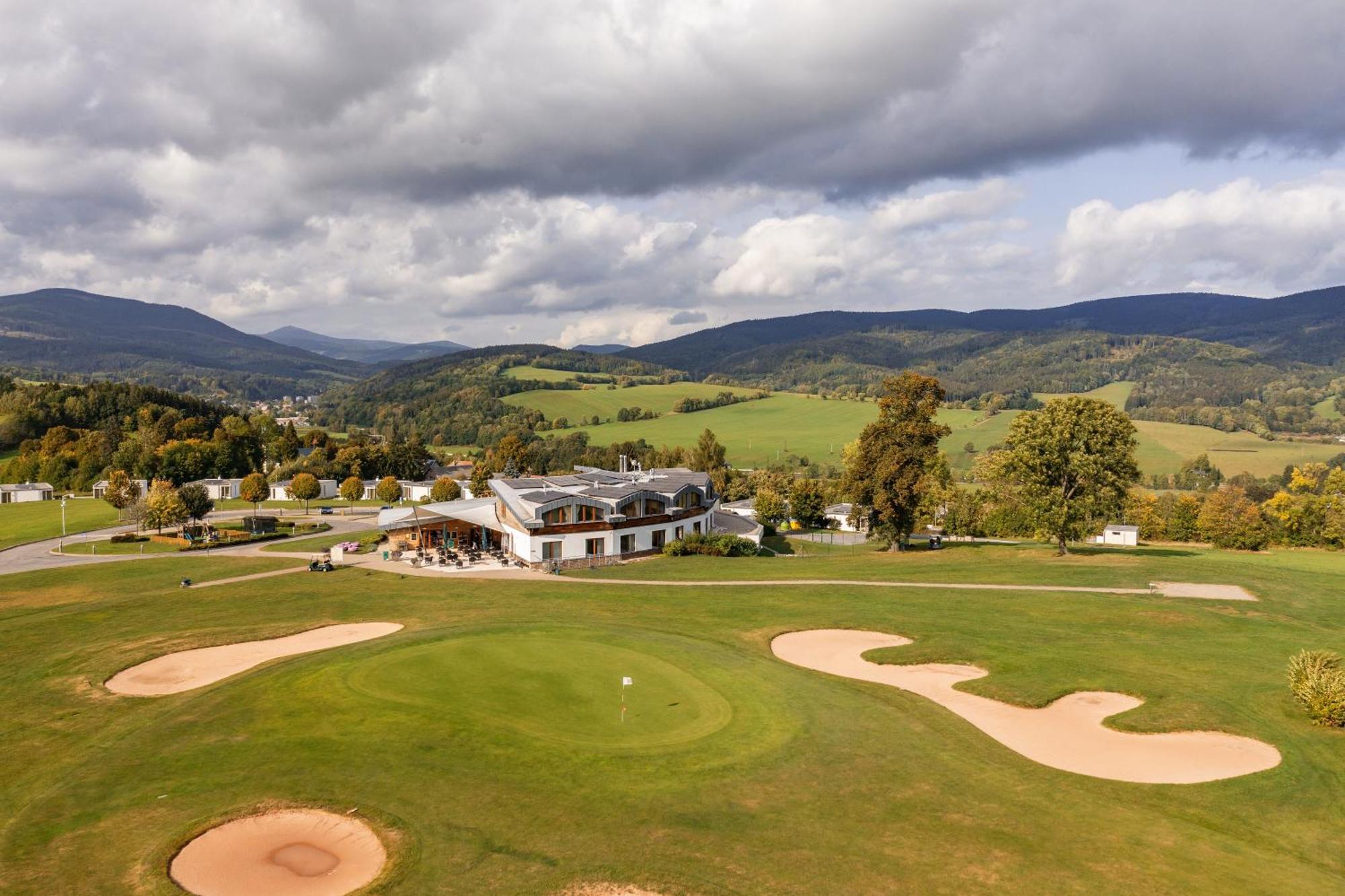 Grund Resort Golf And Ski Младе-Буки Экстерьер фото